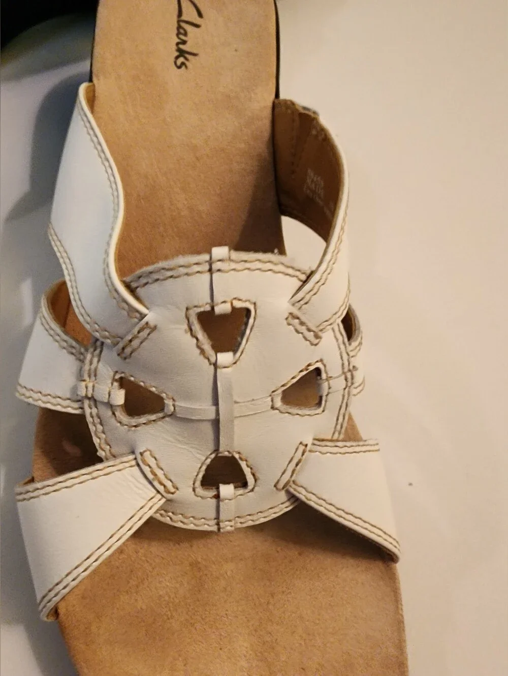 Vintage Clarks White Leather Sandal Pumps with Cute Cutouts